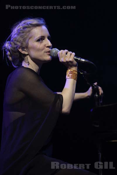 AGNES OBEL - 2011-11-02 - PARIS - Casino de Paris - 